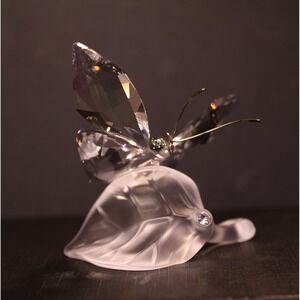 Swarovski Retired butterfly resting on a frosted crystal leaf #A 7615 NR 000 003